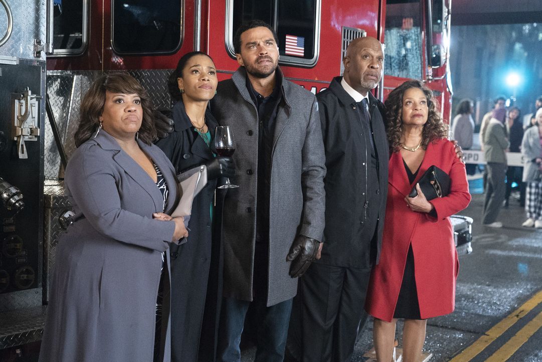 (v.l.n.r.) Dr. Miranda Bailey (Chandra Wilson); Dr. Maggie Pierce (Kelly McCreary); Dr. Jackson Avery (Jesse Williams); Dr. Richard Webber (James Pi... - Bildquelle: Eric McCandless ABC Studios
