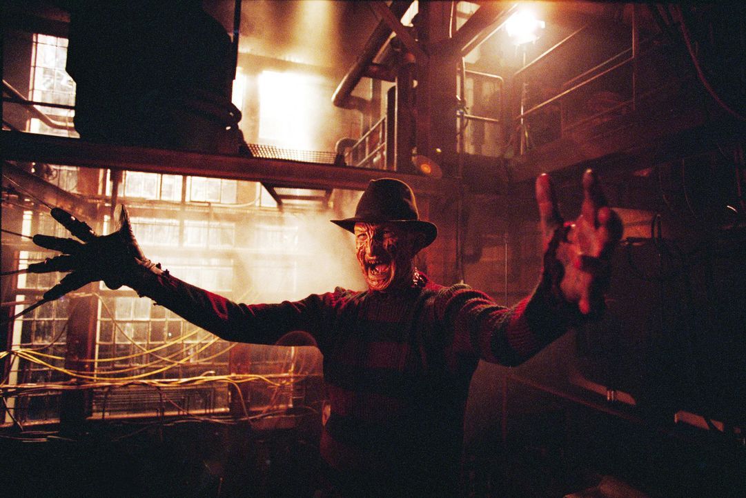 Während sich Jason durch die Elm Street metzelt, beginnen die Bewohner auch Freddy Krueger (Robert Englund) wieder zu fürchten. Allerdings muss di... - Bildquelle: Warner Bros. Pictures