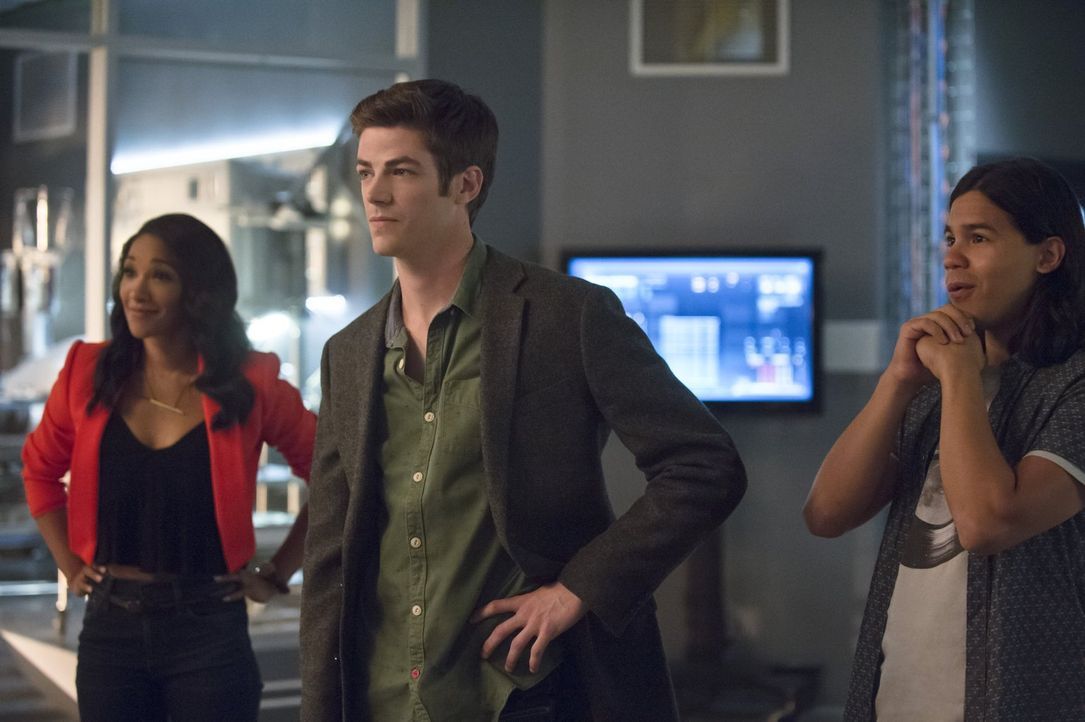 Nachdem sie schon bei Dr. Wells falsch lagen, wollen Iris (Candice Patton, l.), Barry (Grant Gustin, M.) und Cisco (Carlos Valdes, r.) nicht noch ei... - Bildquelle: 2015 Warner Brothers.