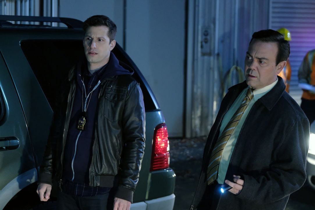 Jake Peralta (Andy Samberg, l.); Charles Boyce (Joe Lo Truglio, r.) - Bildquelle: John P. Fleenor 2019 NBCUniversal Media, LLC / John P. Fleenor