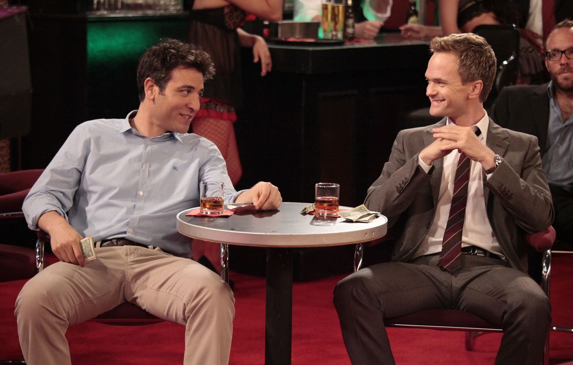 Männerabend: Ted (Josh Radnor, l.) und Barney (Neil Patrick Harris, r.) ... - Bildquelle: 20th Century Fox International Television