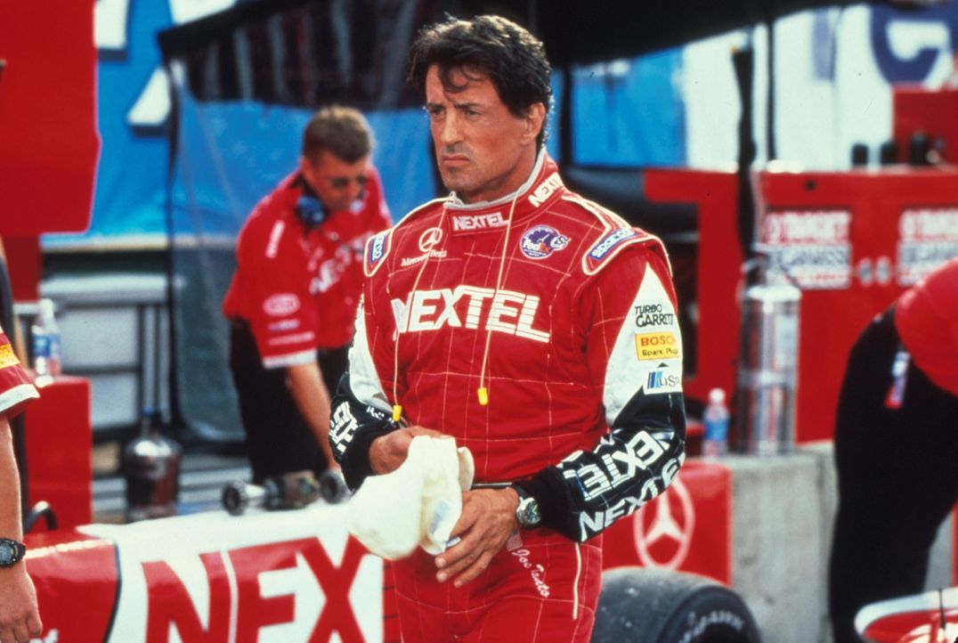 Eigentlich soll Ex-Champion Joe Tanto (Sylvester Stallone) den unsteten Nachwuchsfahrer Jimmy auf Erfolgskurs bringen, kämpft aber selbst gegen die... - Bildquelle: Warner Bros.