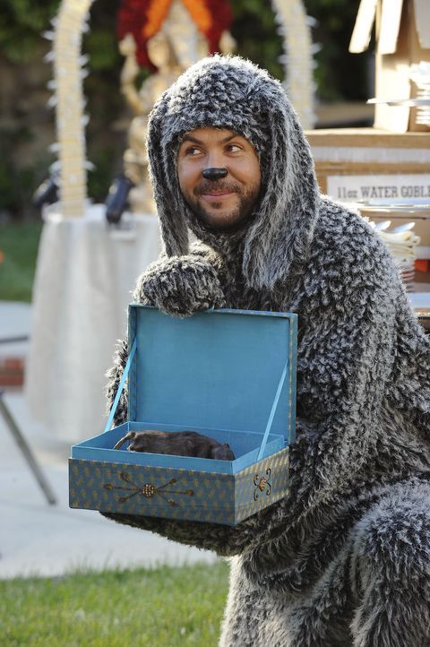 Ein Überraschungsangriff jagt den nächsten: Wilfred (Jason Gann) - Bildquelle: 2011 FX Networks, LLC. All rights reserved.