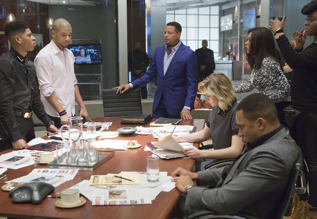 Krisensitzung bei Empire. Hakeem (Bryshere Y. Gray, l.), Jamal (Jussie Smollett, 2.v.l.), Lucious (Terrence Howard, M.) und Cookie (Taraji P. Henson... - Bildquelle: 2015 Fox and its related entities.  All rights reserved.