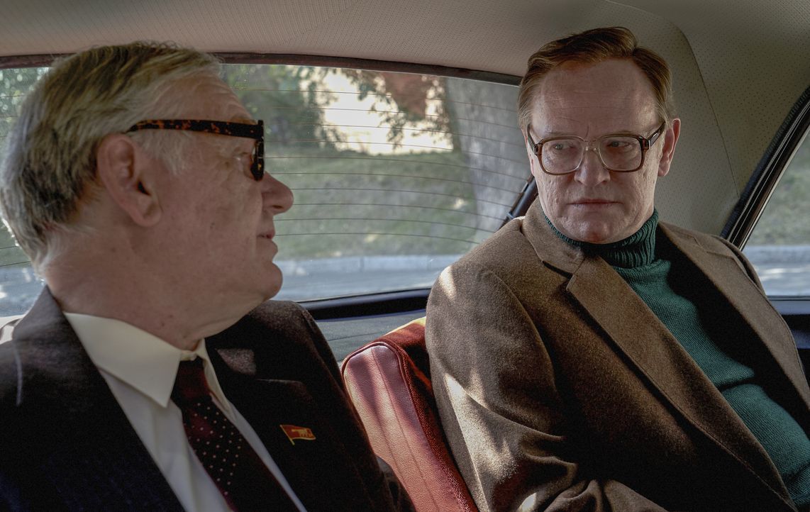 Charkov (Alan Williams, l.); Waleri Legassow (Jared Harris, r.) - Bildquelle: Liam Daniel Sky UK Ltd/HBO / Liam Daniel