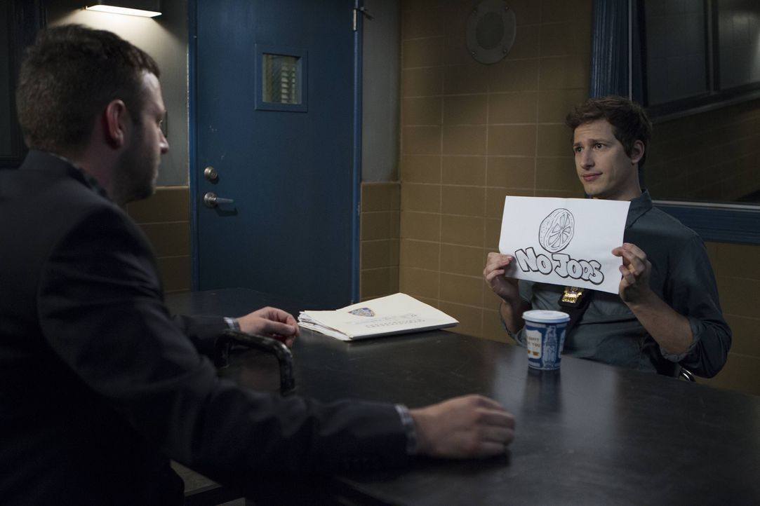 Jake Peralta (Andy Samberg) - Bildquelle: John Fleenor 2014 UNIVERSAL TELEVISION LLC. All rights reserved / John Fleenor