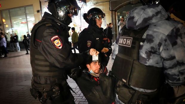 Festnahmen bei Anti-Kriegs-Protesten in Russland