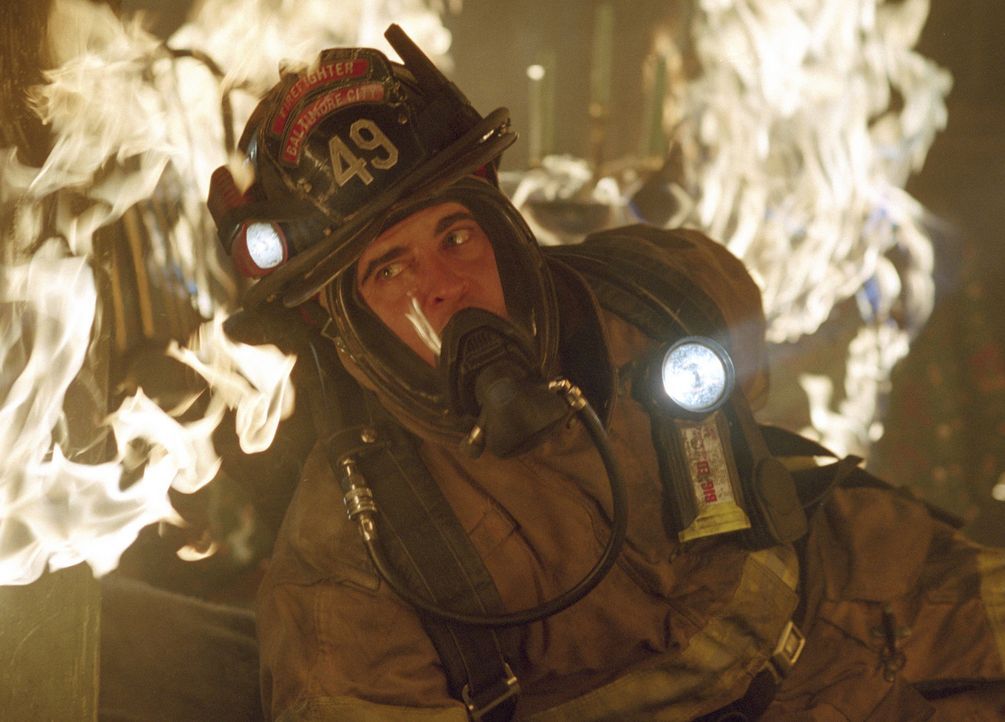 Der junge Feuerwehrmann Jack Morrison (Joaquin Phoenix) muss zu einem Hochhaus ausrücken, von dem Feueralarm gemeldet wurde. Tüchtig wie immer, kann... - Bildquelle: Buena Vista International.  All Rights Reserved