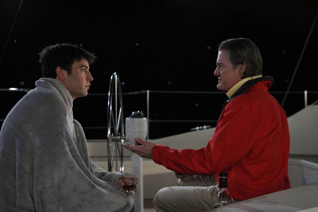 Ted (Josh Radnor, l.) und "der Captain" (Kyle MacLachlan, r.) unternehmen einen Segeltörn - mit ungeahnten Ende ... - Bildquelle: 20th Century Fox International Television