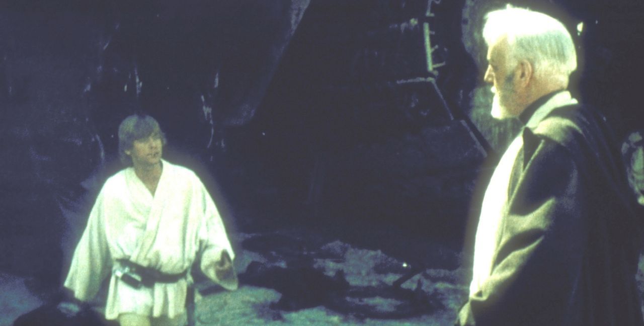Jedi-Meister Obi-Wan Kenobi (Alec Guinness, r.) führt Luke Skywalker (Mark Hamill, l.) in den Gebrauch der "Macht" ein ... - Bildquelle: Lucasfilm LTD. & TM. All Rights Reserved.
