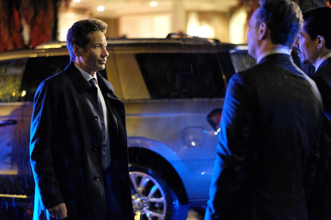 Ahnt nicht, dass ihr neuster Fall viel weitreichender ist, als zunächst angenommen: Mulder (David Duchovny) ... - Bildquelle: Robert Falconer 2018 Fox and its related entities.  All rights reserved.