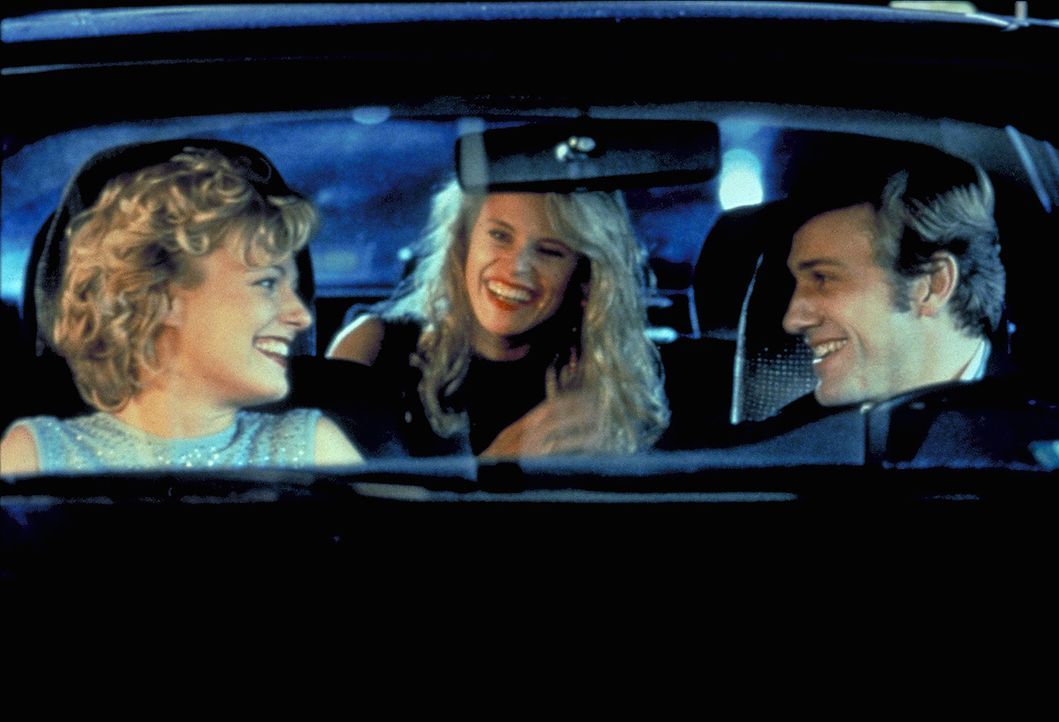 Weder Karen (Leslie Malton, M.) noch Birgit (Eva Hassmann, l.) ahnen, dass Stephan Gröner (Christoph Waltz, r.) ein hemmungsloser Serienmörder ist... - Bildquelle: ProSieben