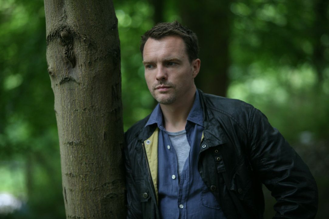 Matt (Ciaran McMenamin) sucht Emily und trifft dabei auf Ethan, der sie umbringen will. Doch wird es Matt gelingen ihn aufzuhalten? - Bildquelle: ITV Plc