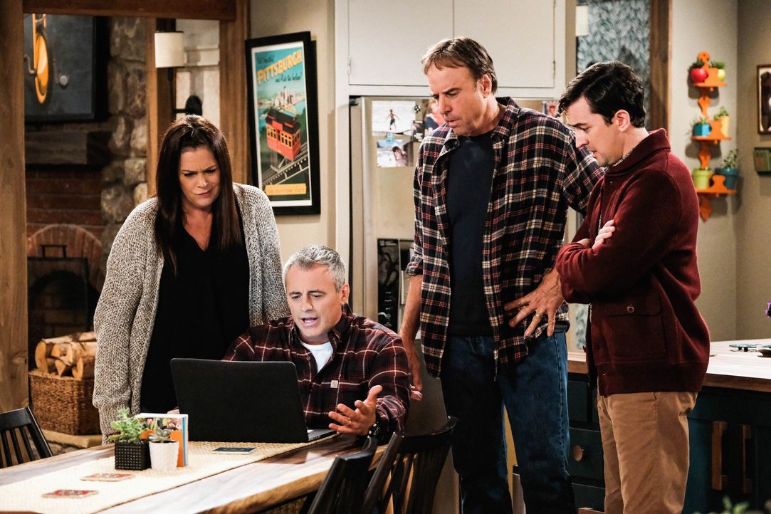 (v.l.n.r.) Andi Burns (Liza Snyder); Adam Burns (Matt LeBlanc); Don Burns (Kevin Nealon); Lowell (Matt Cook) - Bildquelle: Eddy Chen 2019 CBS Broadcasting Inc. All Rights Reserved. / Eddy Chen