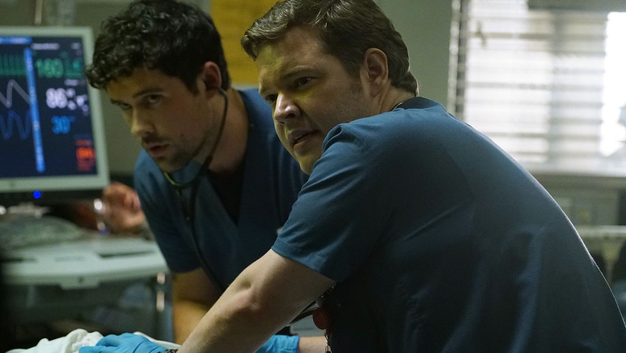 Films Et Séries Tv Avec Ben Hollingsworth Code Black - Ein Tag und ein halber - ProSieben