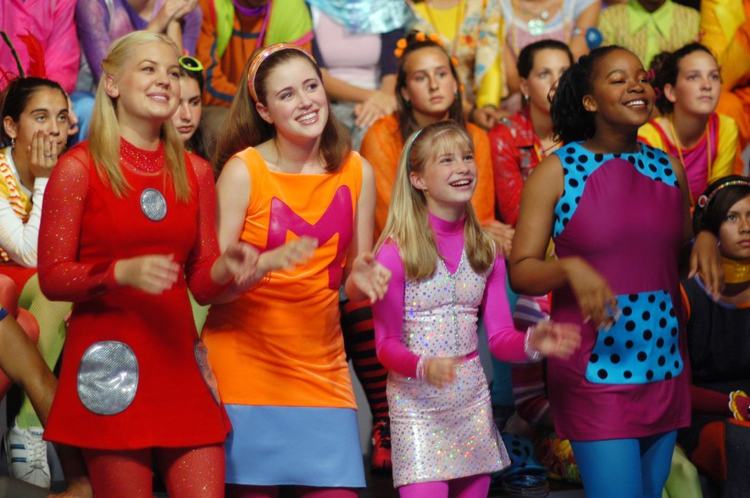 Haben sich für den zweiten Durchgang qualifiziert: (v.l.n.r.) Zenon (Kirsten Storms), Margie (Lauren Maltby), Dasha (Alyson Morgan) und Cassiopeia... - Bildquelle: The Disney Channel