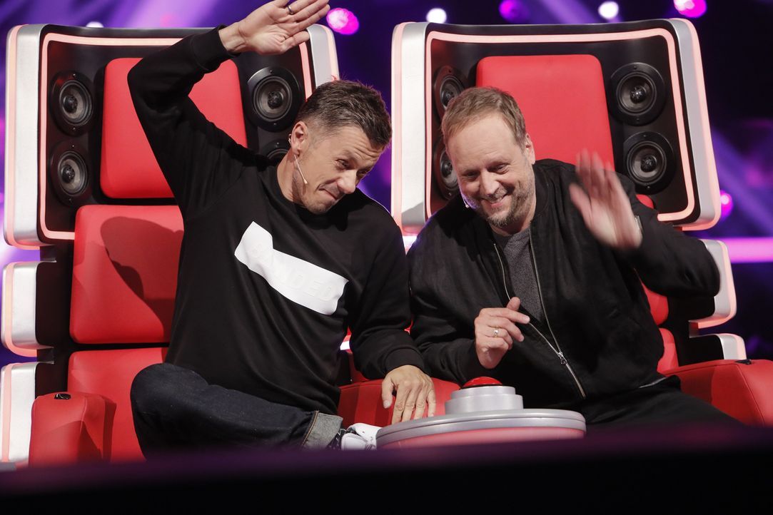 Geben alles, um bei "The Voice of Germany" zu gewinnen: Michi Beck (l.) und Smudo (r.) ... - Bildquelle: Richard Hübner SAT.1/ProSieben
