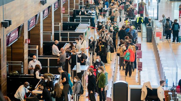 Reise-Chaos am BER: Selbst verschuldet oder ein Branchenproblem?