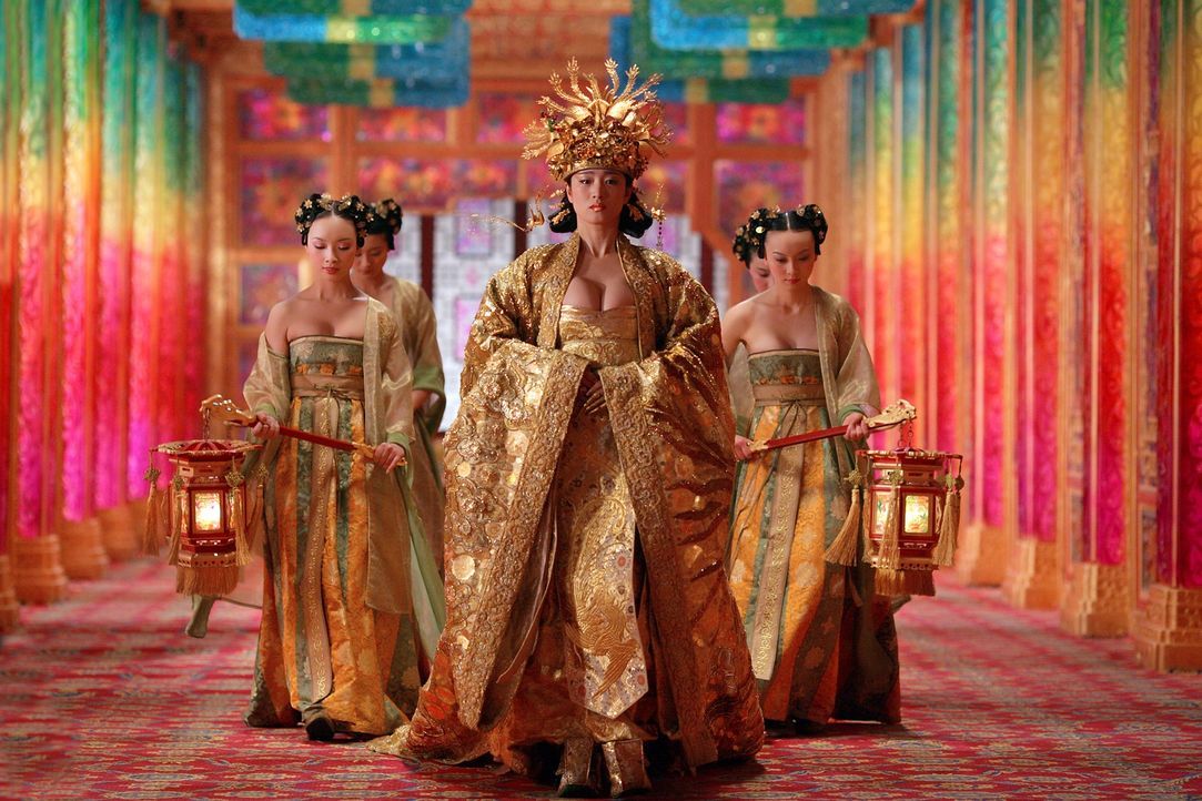 Die schöne Kaiserin Phoenix (Li Gong, M) schmiedet einen blutigen Plan gegen ihren überraschend aus dem Krieg zurückgekehrten Mann ... - Bildquelle: TOBIS Film