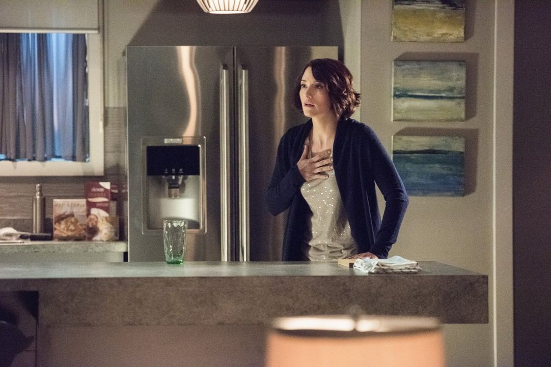 Sitzt zwischen den Stühlen: Alex (Chyler Leigh) muss sich zwischen ihrem Vater und dem DEO entscheiden ... - Bildquelle: 2016 Warner Brothers