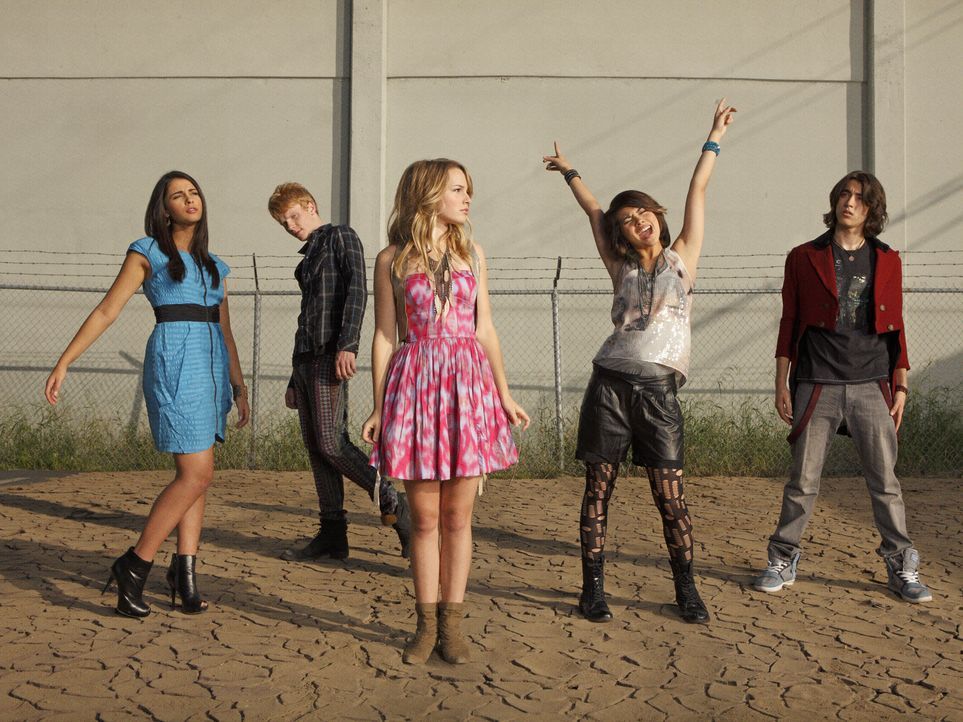 Haben eine große Fangemeinde: (v.l.n.r.) Mo (Naomi Scott), Wen (Adam Hicks), Olivia (Bridgit Mendler), Stella (Hayley Kiyoko) und Charlie (Blake Mi... - Bildquelle: Disney Media Distribution