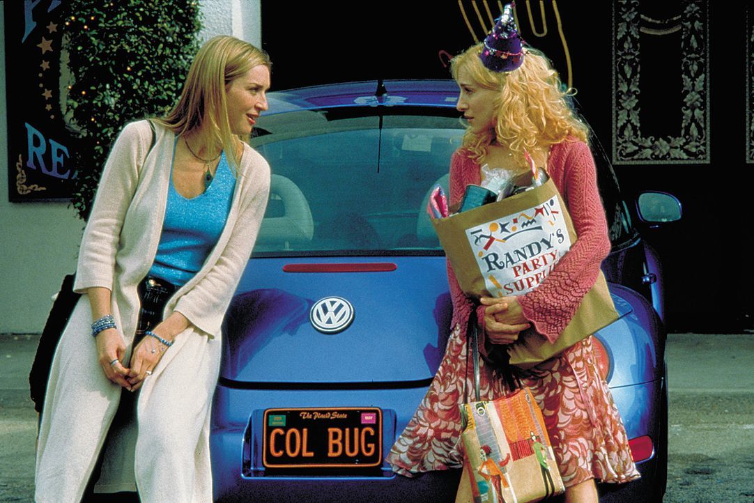 Als Colleen (Sarah Jessica Parker, r.) eine fulminante Dummheit begeht, ahnt sie, dass sie weder ihrer Mutter, ihrer Wahrsagerin noch Tina (Ever Car... - Bildquelle: 2004 Sony Pictures Television International. All Rights Reserved.