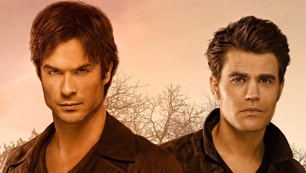 vampire-diaries-staffel-7-lesbisches-paar-mischt-blutsauger-auf