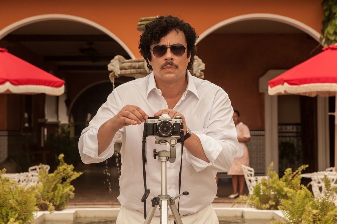 Sein Imperium erschafft Pablo Escobar (Benicio Del Toro) mit Feuer und Blut und lässt sich von nichts und niemandem davon abhalten, dieses Imperium... - Bildquelle: 2014 CHAPTER 2 - NORSEAN PLUS - PARADISE LOST FILM A.I.E