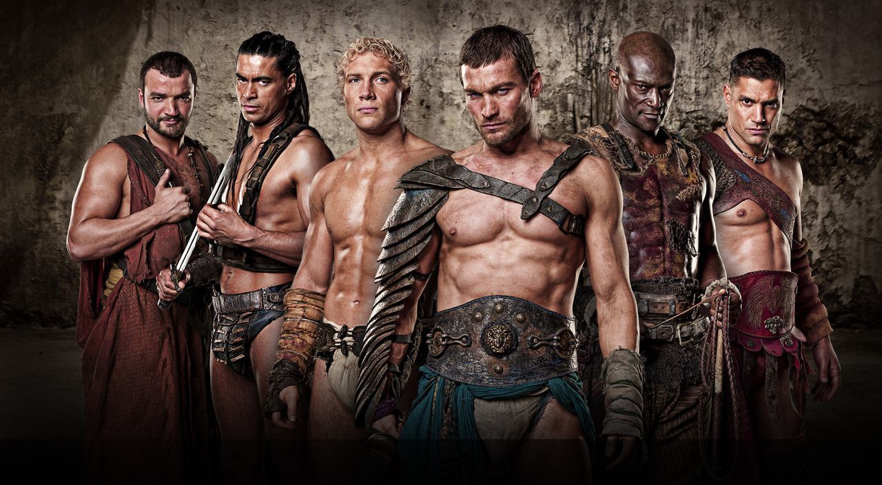 Die Gladiatoren: Ashur (Nick Tarabay), Barca (Antonio Te Maioha), Varro (Jai Courtney), Spartacus (Andy Whitfield), Drago (Peter Mensah) und Crixus... - Bildquelle: 2009 Starz Entertainment, LLC