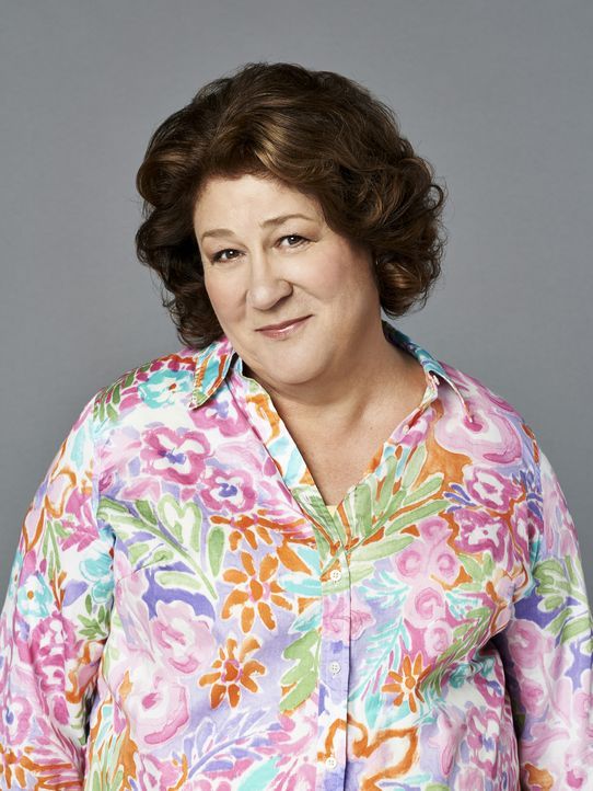 (1. Staffel) - Als sich ihr Mann nach 43 Jahren scheiden lassen möchte, nistet sich Carol (Margo Martindale) kurzerhand bei ihrem Sohn ein und macht... - Bildquelle: 2013 CBS Broadcasting, Inc. All Rights Reserved.