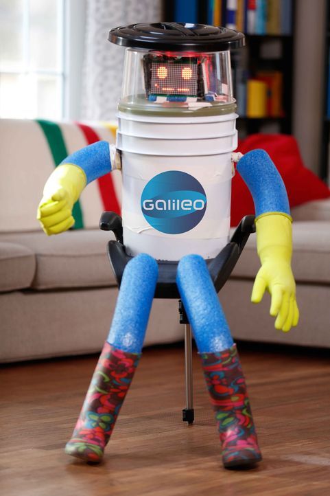 Von Kanada nach Deutschland: "Galileo" schickt hitchBOT per Anhalter einmal quer durch Deutschland ... - Bildquelle: ProSieben