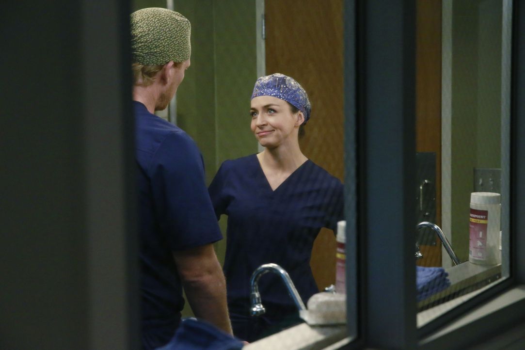 Während im Krankenhaus, der Alltag weitergehen muss, muss Owen (Kevin McKidd, l.) Amelia (Caterina Scorsone, r.) die schreckliche Nachricht von Dere... - Bildquelle: ABC Studios