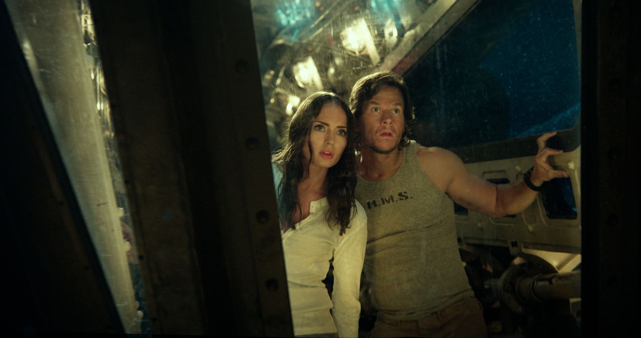 Viviane Wembly (Laura Haddock, l.); Cade Yeager (Mark Wahlberg, r.) - Bildquelle: 2017 Par. Pics. TM Hasbro