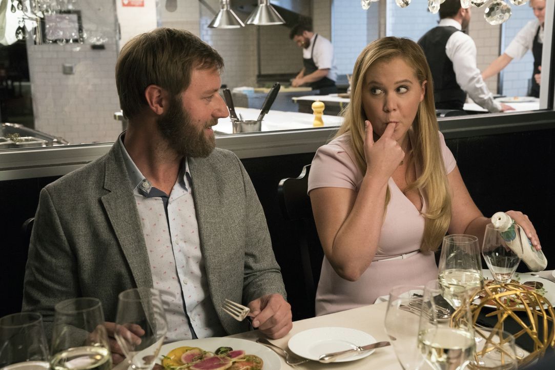 Ethan (Rory Scovel, l.); Renee Bennett (Amy Schumer, r.) - Bildquelle: © 2018 TBV PRODUCTIONS, LLC. ALL RIGHTS RESERVED.