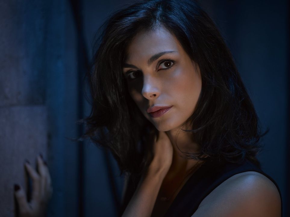 (2. Staffel) - Ist Dr. Leslie Thompkins (Morena Baccarin) in Gotham sicher? - Bildquelle: Warner Brothers