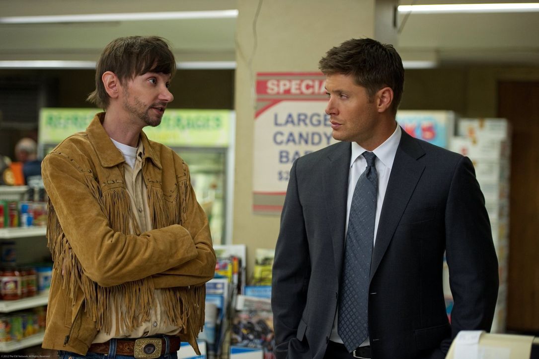 Als Dean (Jensen Ackles, r.) bei seinem neuesten Fall auf Garth (DJ Qualls, l.) trifft, kann er nicht glauben, dass dieser meint, Bobbys Aufgaben üb... - Bildquelle: Warner Bros. Television