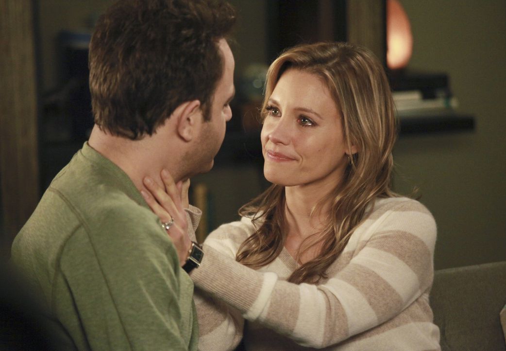 Sind glücklich miteinander: Cooper (Paul Adelstein, l.) und Charlotte (KaDee Strickland, r.) ... - Bildquelle: ABC Studios