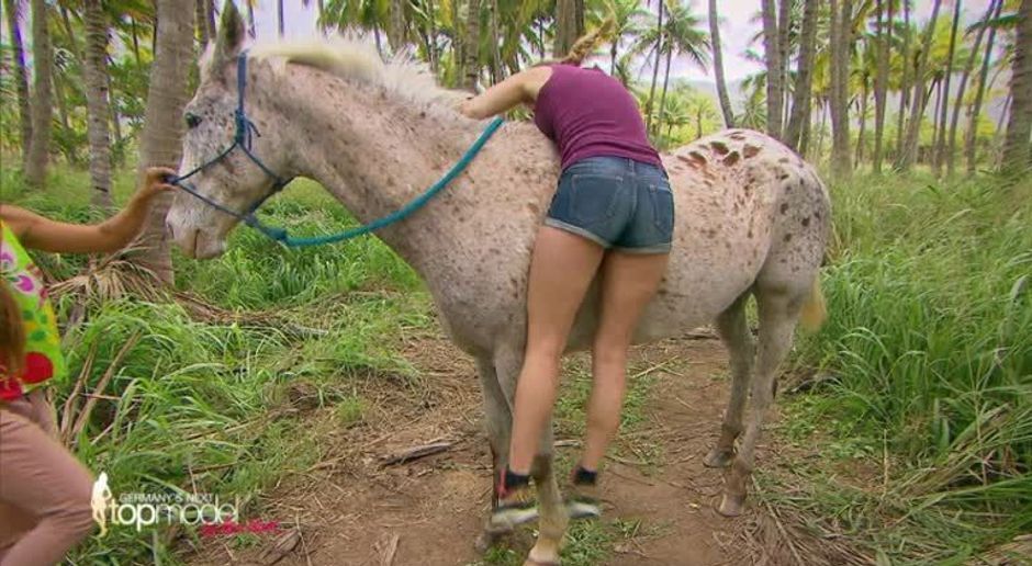 Nackt reiten pferd Können Mädchen und Frauen beim Reiten auf. 