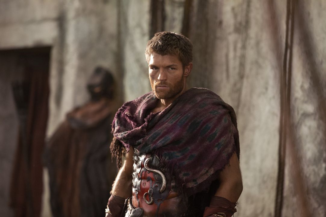 Versucht vergebens Crassus in einen Hinterhalt zu jagen: Spartacus (Liam McIntyre) ... - Bildquelle: 2012 Starz Entertainment, LLC. All rights reserved.