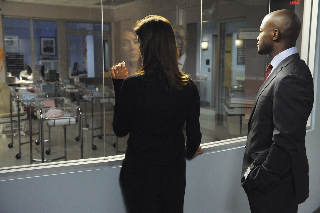 In der Klinik behandelt man eine schwangere Drogenabhängige, welche Addison (Kate Walsh, l.) über ihren Wunsch nach einem Baby mit Sam (Taye Diggs... - Bildquelle: ABC Studios