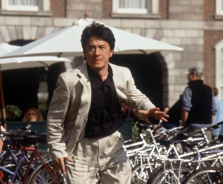 Hongkong-Polizist Eddie Yang (Jackie Chan) ist auf der Jagd nach dem Schurken Snakehead, der mit Hilfe eines geheimnisvollen Medaillons Unsterblichk... - Bildquelle: 2004 Sony Pictures Television International. All Rights Reserved.