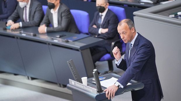 Aufrüstung: Merz fordert Scholz heraus