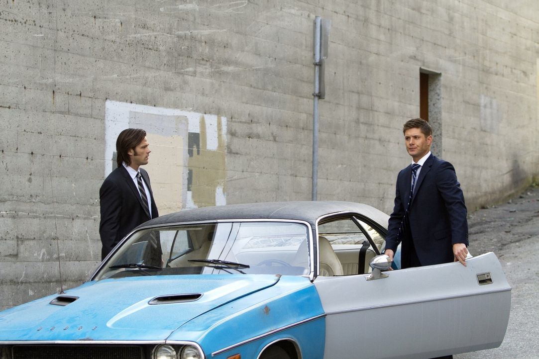 Der Kampf gegen das Böse geht weiter: Sam (Jared Padalecki, l.) und Dean (Jensen Ackles, r.) ... - Bildquelle: Warner Bros. Television