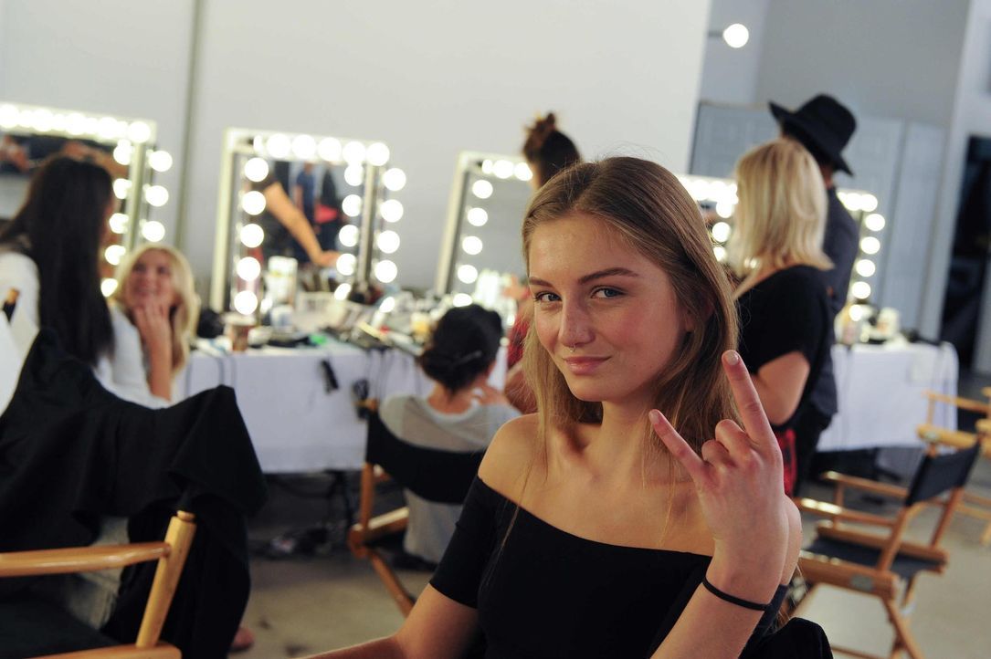 GNTM-Stf11-Epi04-Sedcard-Shooting-16-ProSieben-Micah-Smith - Bildquelle: ProSieben