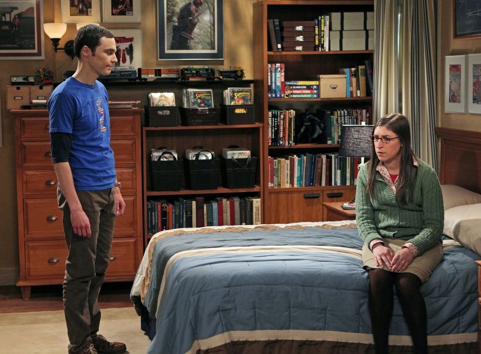 Ihre Beziehung nimmt eine unerwartete Wendung: Sheldon (Jim Parsons, l.) und Amy (Mayim Bialik, r.) ... - Bildquelle: Warner Bros. Television