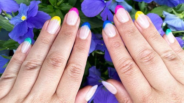 Bunte French Nails