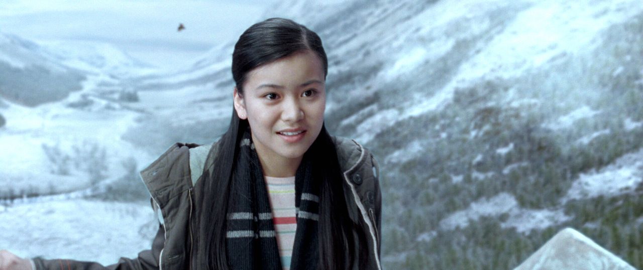 Eigentlich würde Harry gerne mit Cho Chang (Katie Leung) auf den Weihnachtsball in Hogwart gehen. Doch er wagt nicht, eine Einladung auszusprechen .... - Bildquelle: 2005 Warner Bros. Ent. Harry Potter Publishing Rights. J.K.R.