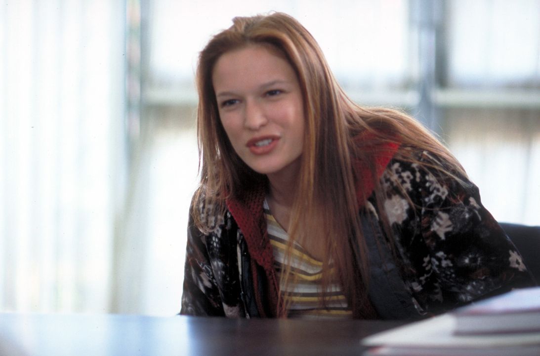 Obwohl Mitschüler Jenny (Jane McGregor) vor ihrem Klassenkameraden Trevor warnen, denkt das selbstbewusste Mädchen gar nicht daran, sich abschreck... - Bildquelle: Viacom Productions Inc.