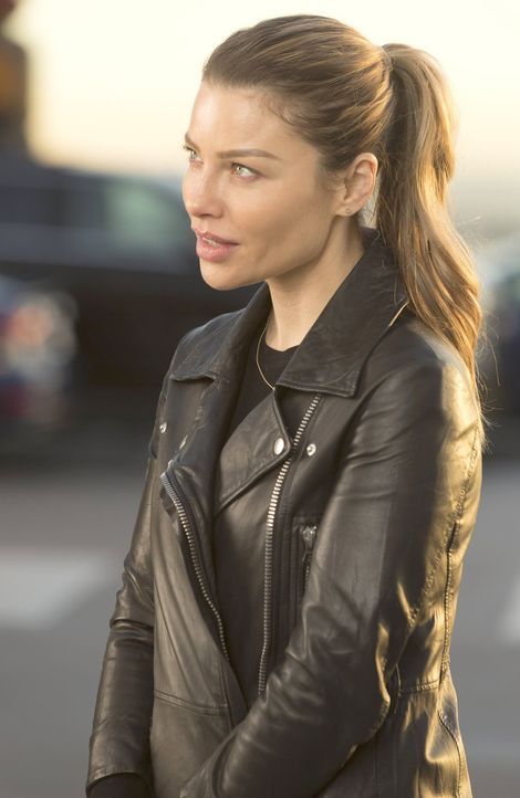 Eine von Lucifers egoistischen Entscheidungen sorgt dafür, dass sich Chloe (Lauren German) Sorgen über ihre Tochter macht ... - Bildquelle: 2016 Warner Brothers