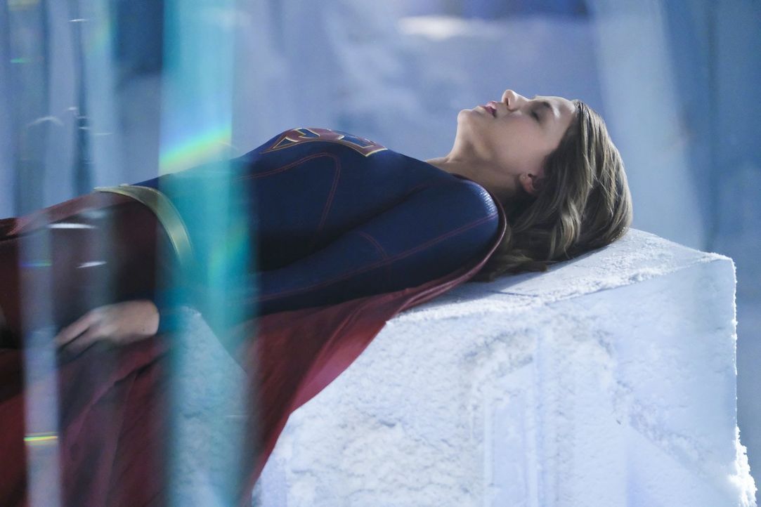 Neben Rhea hat Supergirl (Melissa Benoist) auch mit der Rückkehr von Superman zu kämpfen ... - Bildquelle: 2016 Warner Brothers